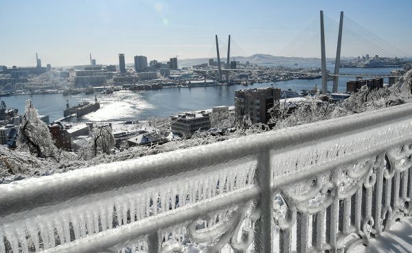 Последствия ледяного дождя во Владивостоке