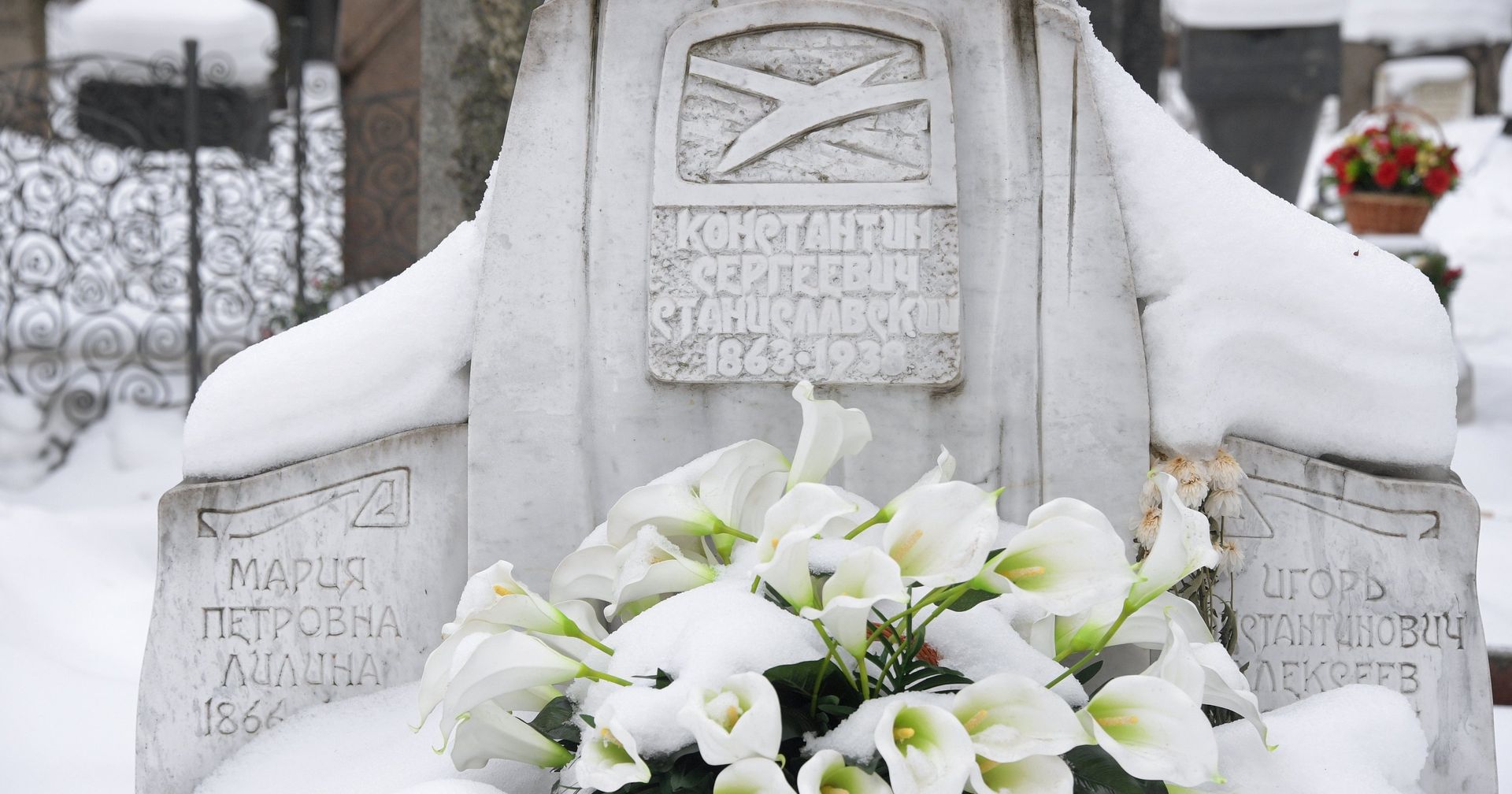 Могила одного из основателей Московского Художественного театра Константина Сергеевича Станиславского на Новодевичьем кладбище в Москве. - ИноСМИ, 1920, 06.01.2021