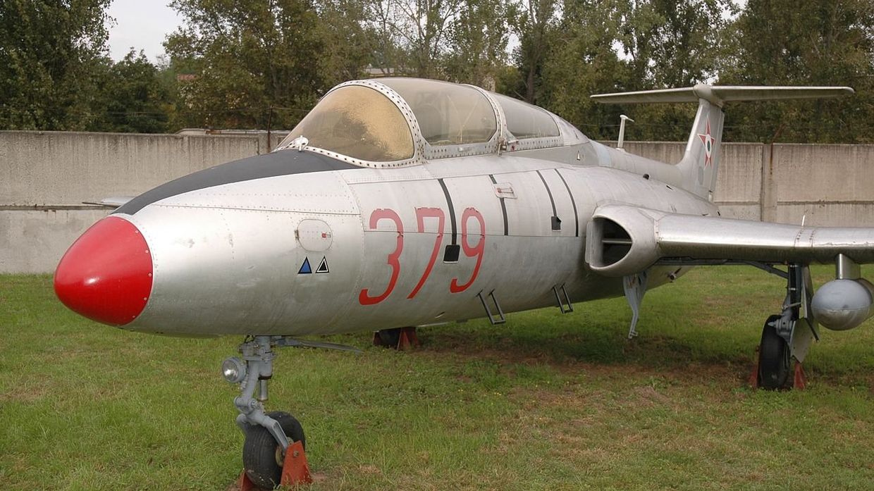 Учебный летательный аппарат Aero L-29 Delfin