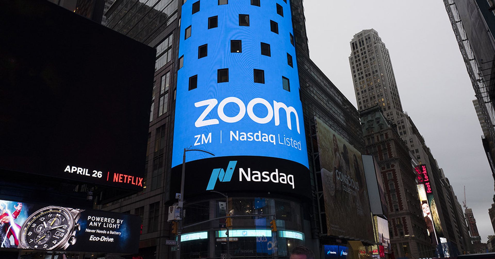 Логотип Nasdaq на табло в Нью-Йорке - ИноСМИ, 1920, 02.12.2020