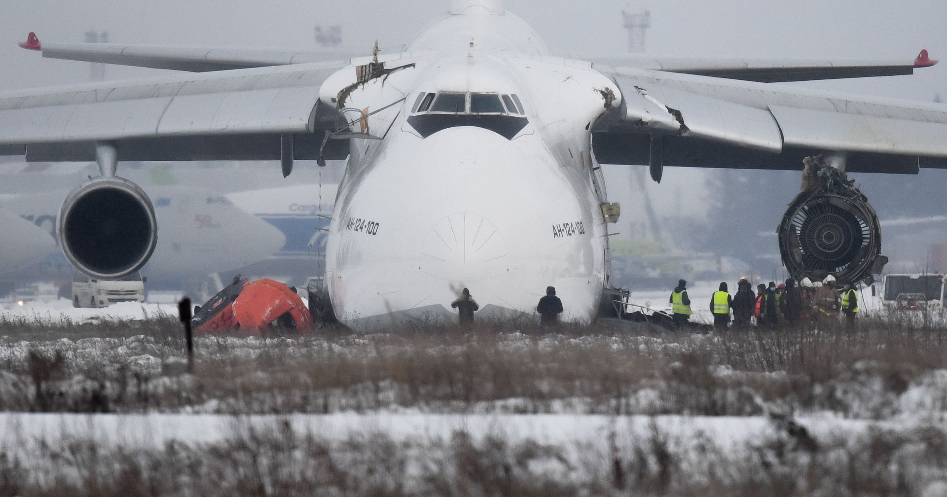 В Новосибирске из-за проблем с двигателем вынужденно сел Ан-124 - ИноСМИ, 1920, 08.12.2020