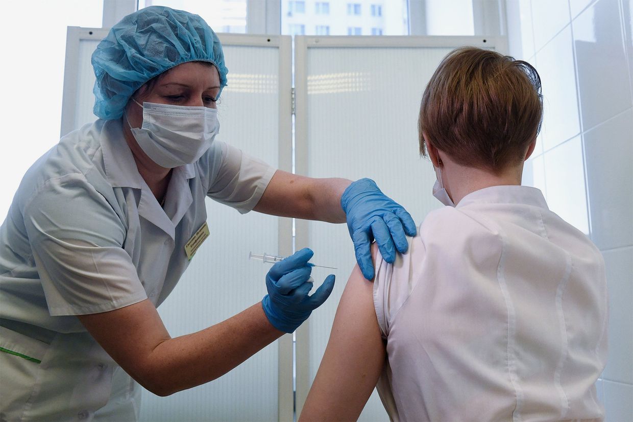 Вакцинация медиков от коронавируса в Новосибирске