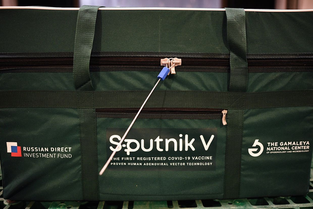 Контейнер с вакциной Sputnik V от COVID-19, разработанной Национальным центром эпидемиологии и микробиологии имени Н. Гамалеи, в международном аэропорту Шереметьево в Москве