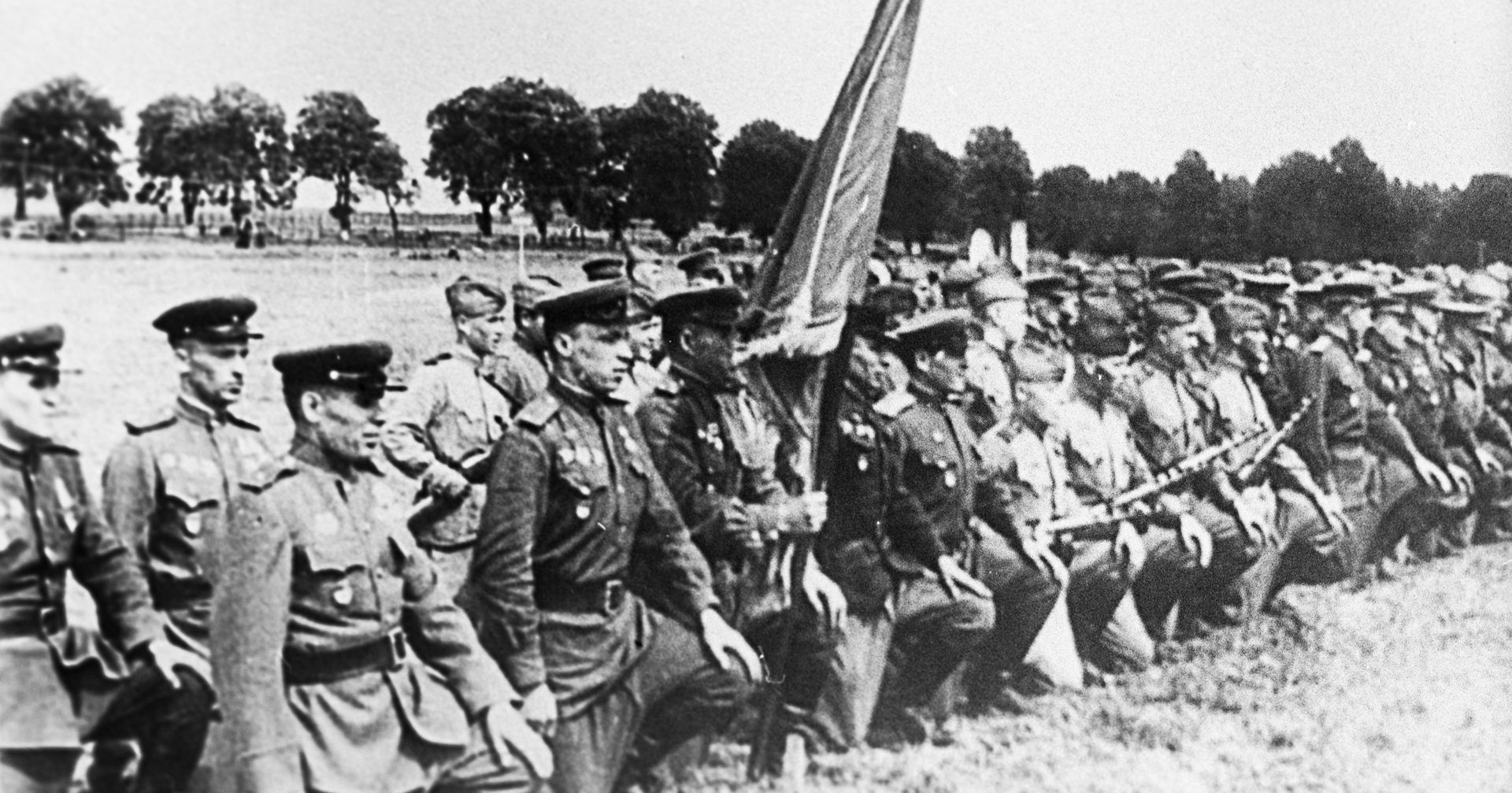 4-й гвардейский танковый Кантемировский корпус. Воины-гвардейцы клянутся разгромить врага. Фотография военных лет. - ИноСМИ, 1920, 05.01.2021