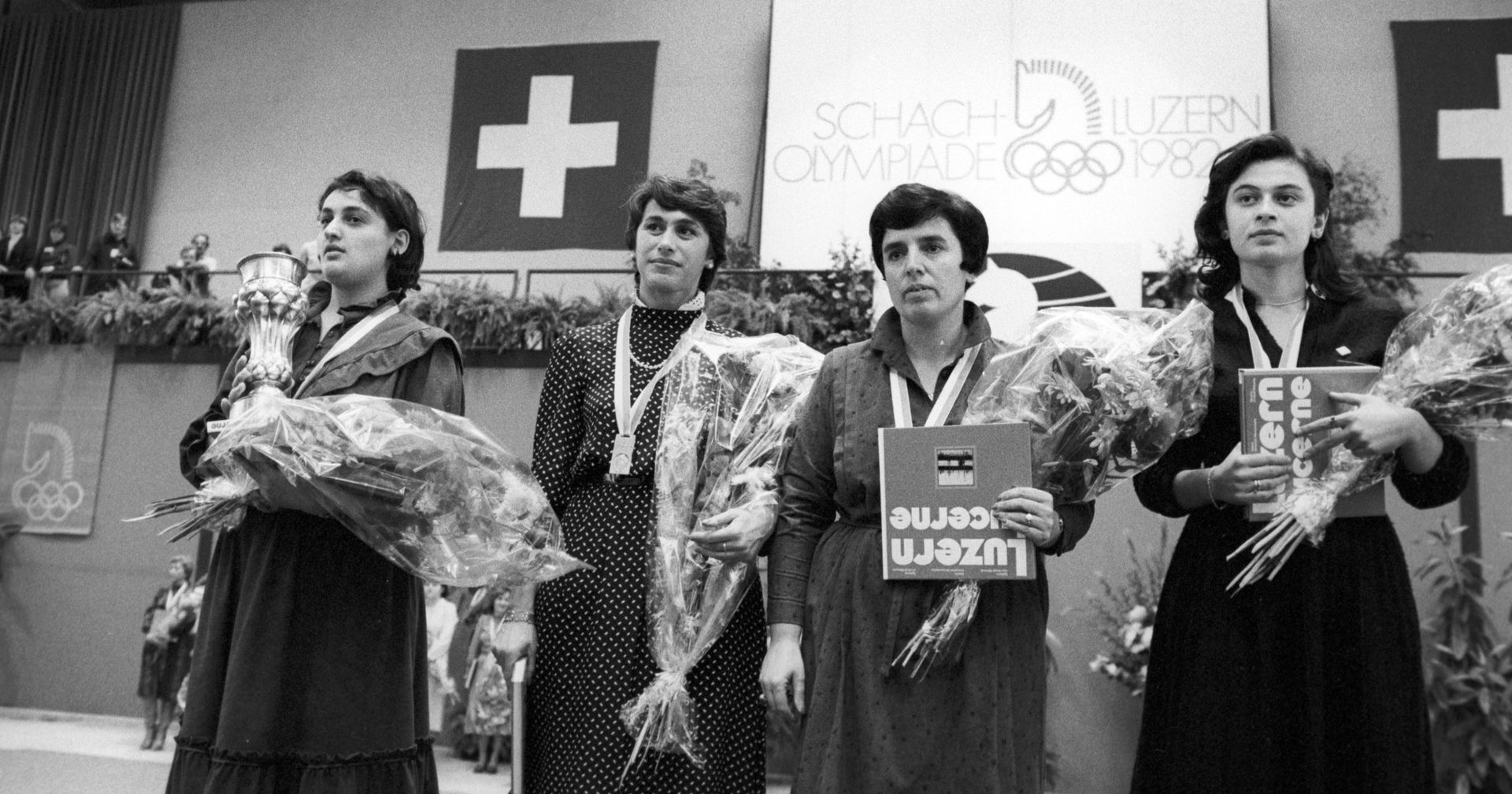 Члены Олимпийской сборной команды СССР по шахматам, олимпийские чемпионы (слева направо) Майя Чибурданидзе, Нана Александрия, Нона Гаприндашвили и Нана Иоселиани. Всемирная шахматная Олимпиада 1982-го года в Швейцарии - ИноСМИ, 1920, 15.12.2020
