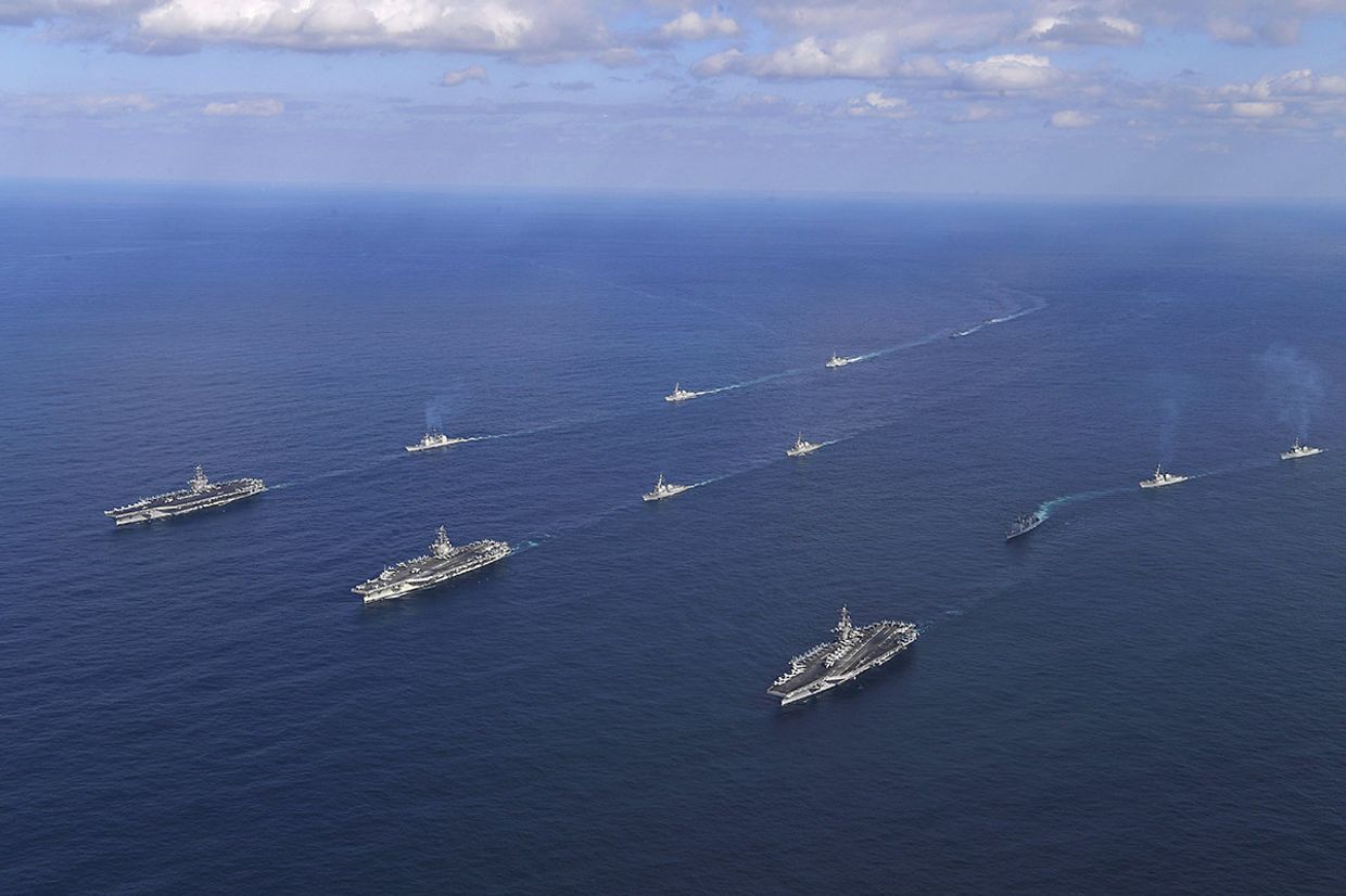 Корабли ВМС США во время учений у берегов Южной Кореи