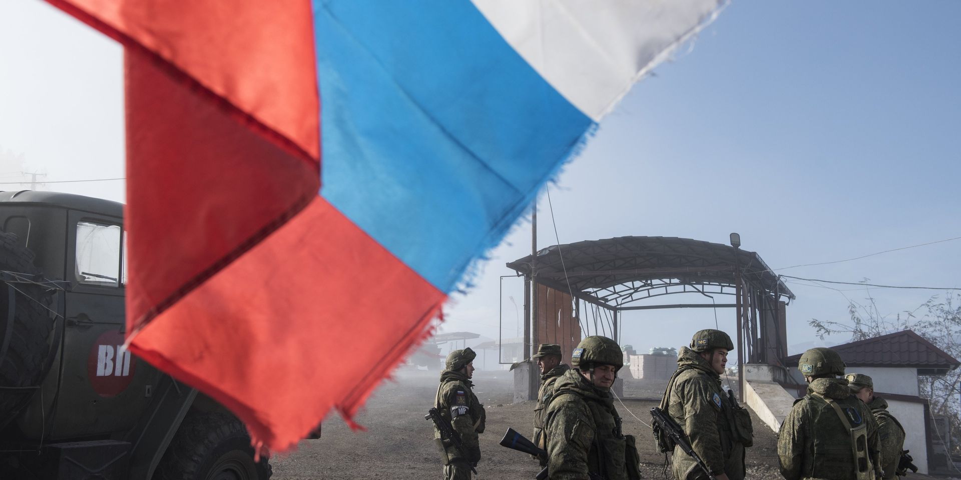Концерт на блокпосту российских миротворцев в Карабахе Концерт на блокпосту российских миротворцев в Карабахе - ИноСМИ, 1920, 30.12.2020