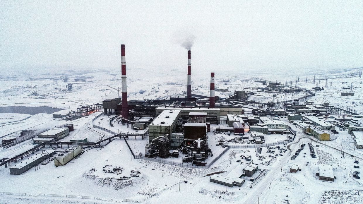 Плавильный цех Кольской ГМК в Никеле