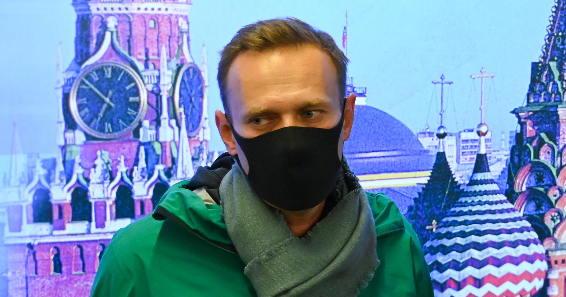 Российский оппозиционер Алексей Навальный общается с журналистами в московский аэропорт Шереметьево - ИноСМИ, 1920, 19.01.2021