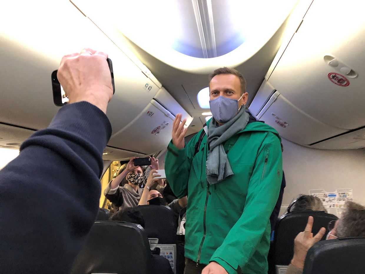 Алексей Навальный в самолете перед вылетом в Москву