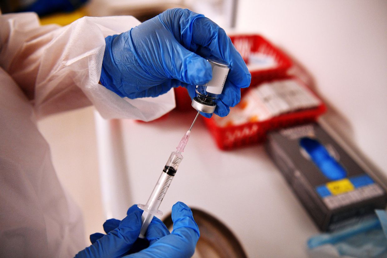 Открытие пункта вакцинации от COVID-19 на территории фудмолла Депо.Москва