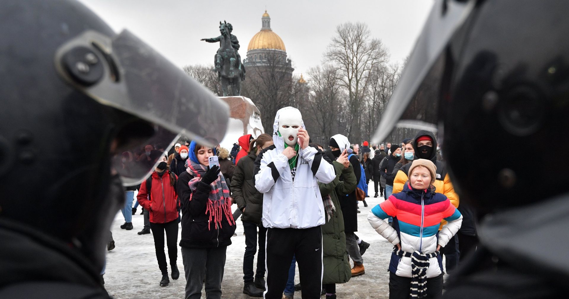 Участники несанкционированной акции сторонников Алексея Навального в Санкт-Петербурге - ИноСМИ, 1920, 26.01.2021