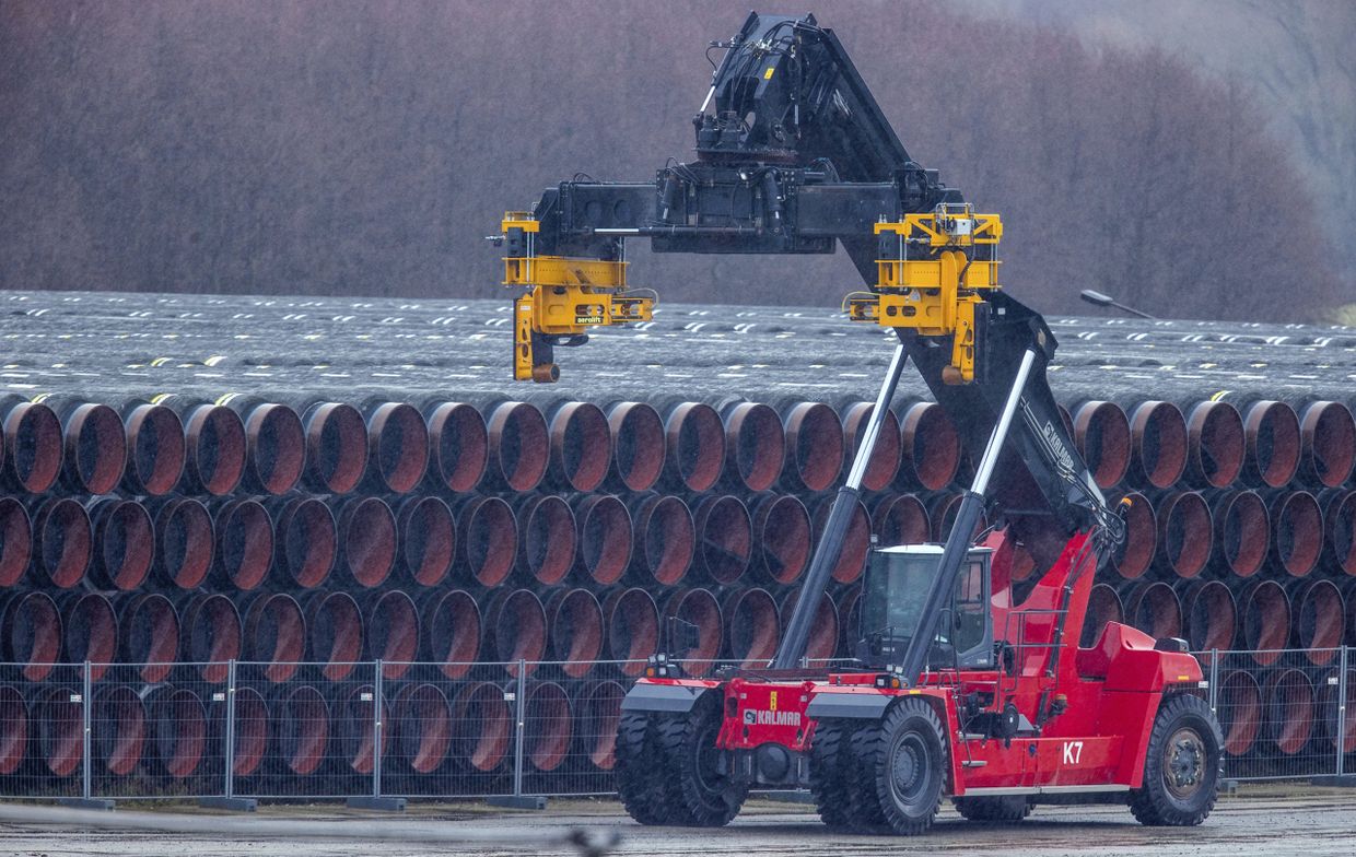 6 января 2021. Трубы для «Северного потока — 2» в порту Мукран на острове Рюген, Германия