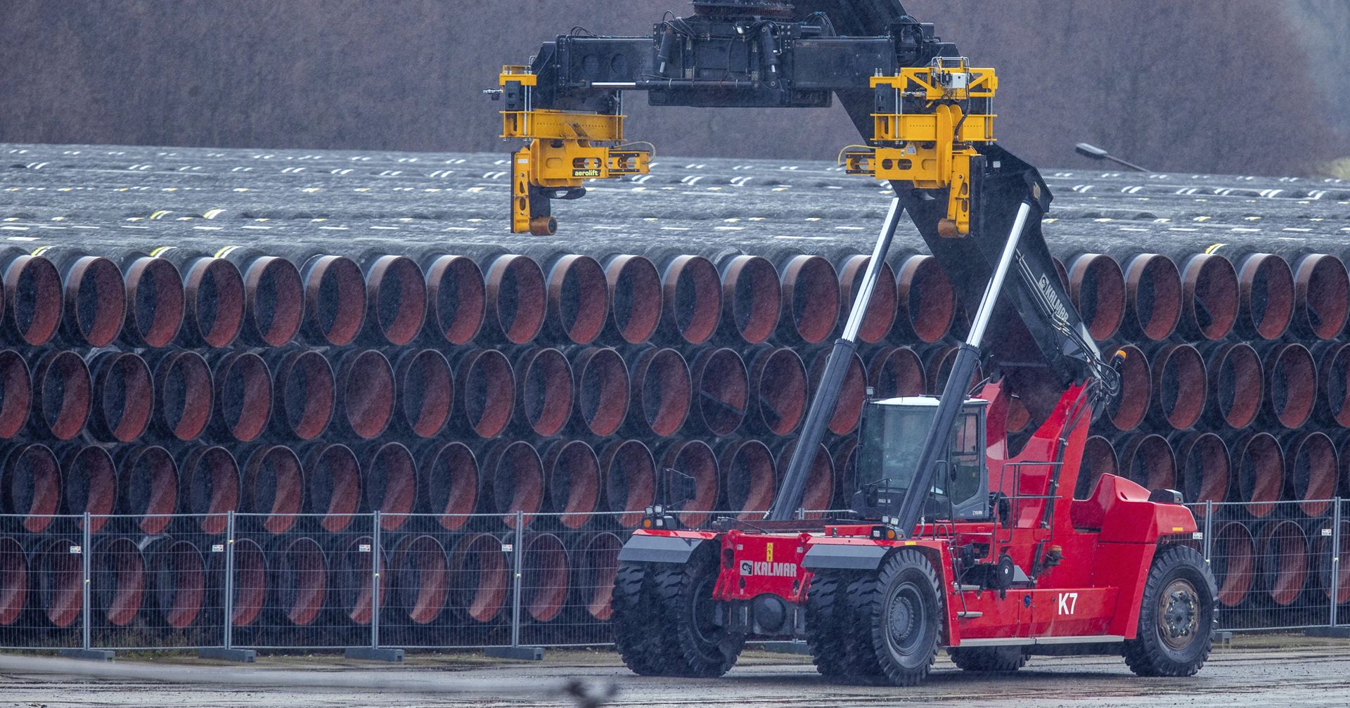 6 января 2021. Трубы для «Северного потока — 2» в порту Мукран на острове Рюген, Германия 6 января 2021. Трубы для «Северного потока — 2» в порту Мукран на острове Рюген, Германия - ИноСМИ, 1920, 23.07.2021