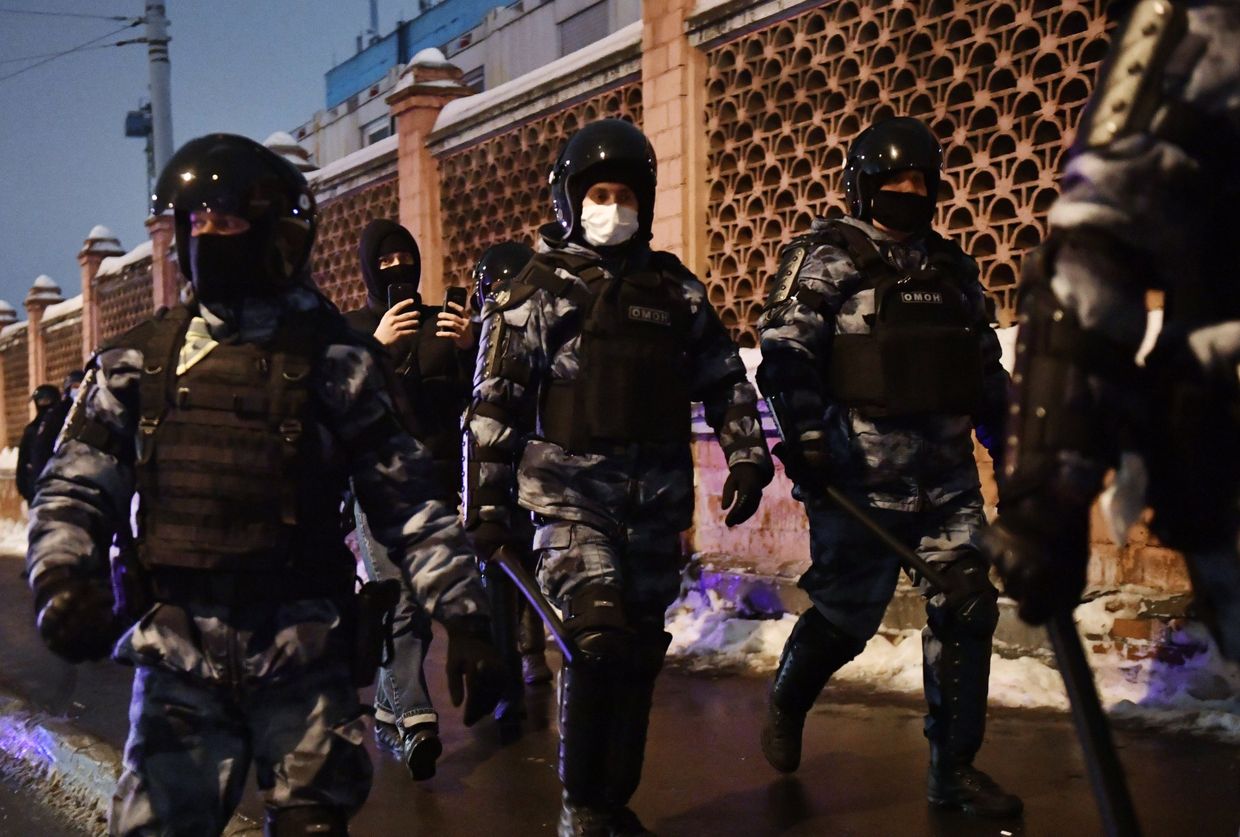 Сотрудники правоохранительных органов у СИЗО Матросская Тишина, где содержится Алексей Навальный