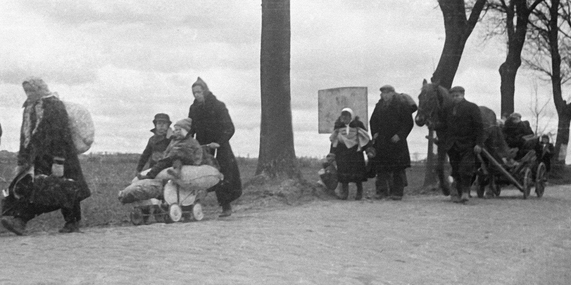 Немецкие беженцы идут по дорогам Восточной Пруссии. Немецкие беженцы идут по дорогам Восточной Пруссии. - ИноСМИ, 1920, 30.01.2021