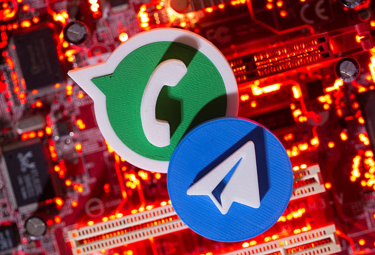 Логотипы Telegram и WatsApp