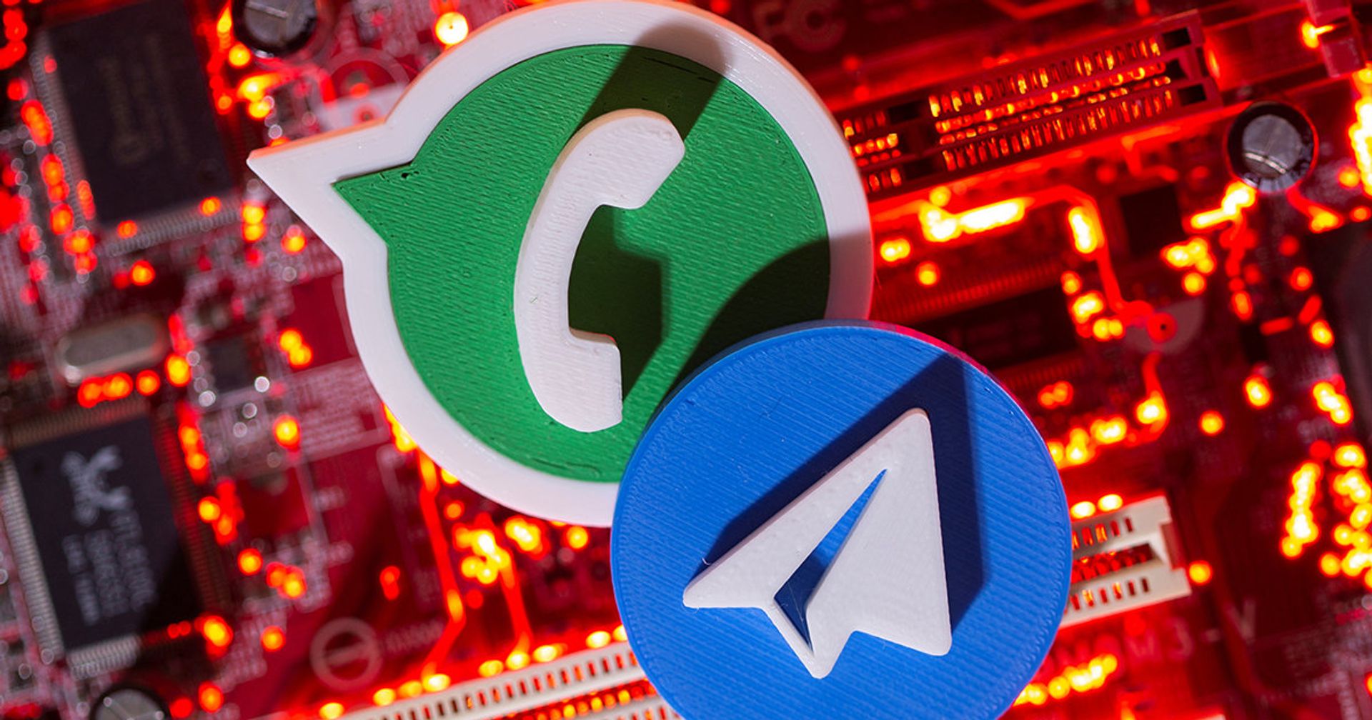 Логотипы Telegram и WatsApp - ИноСМИ, 1920, 29.01.2021