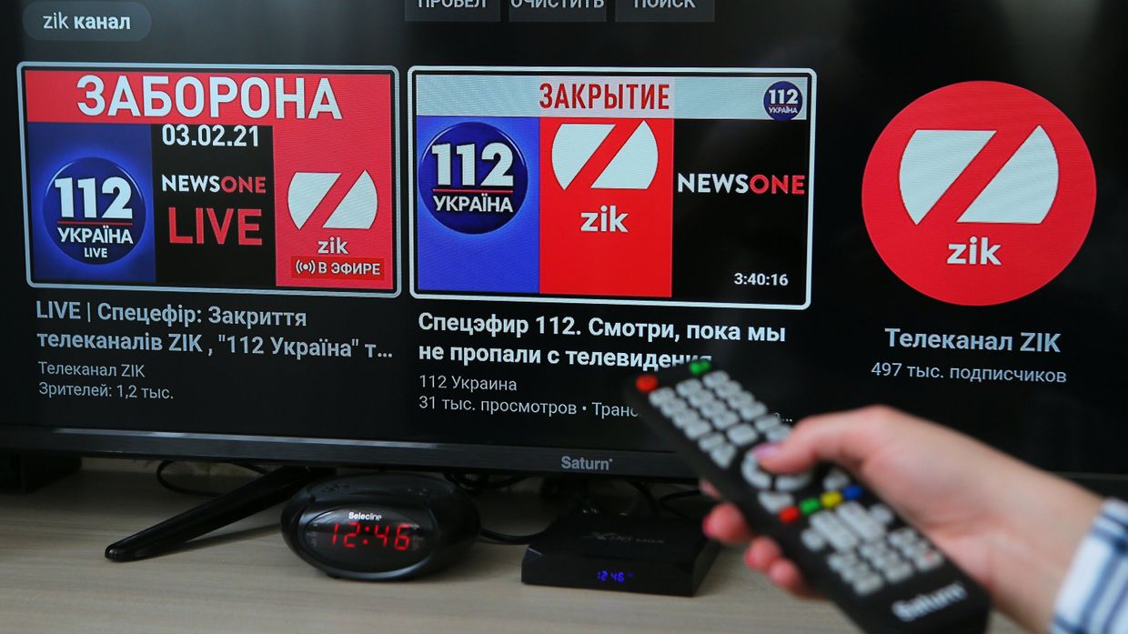 На Украине введены санкции против трех телеканалов