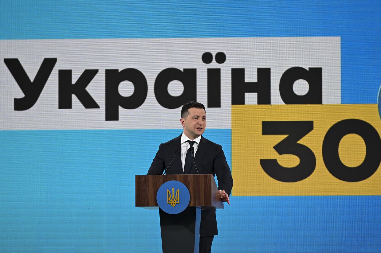 Президент Украины Владимир Зеленский выступает на форуме «Украина 30. Коронавирус: вызовы и ответы»