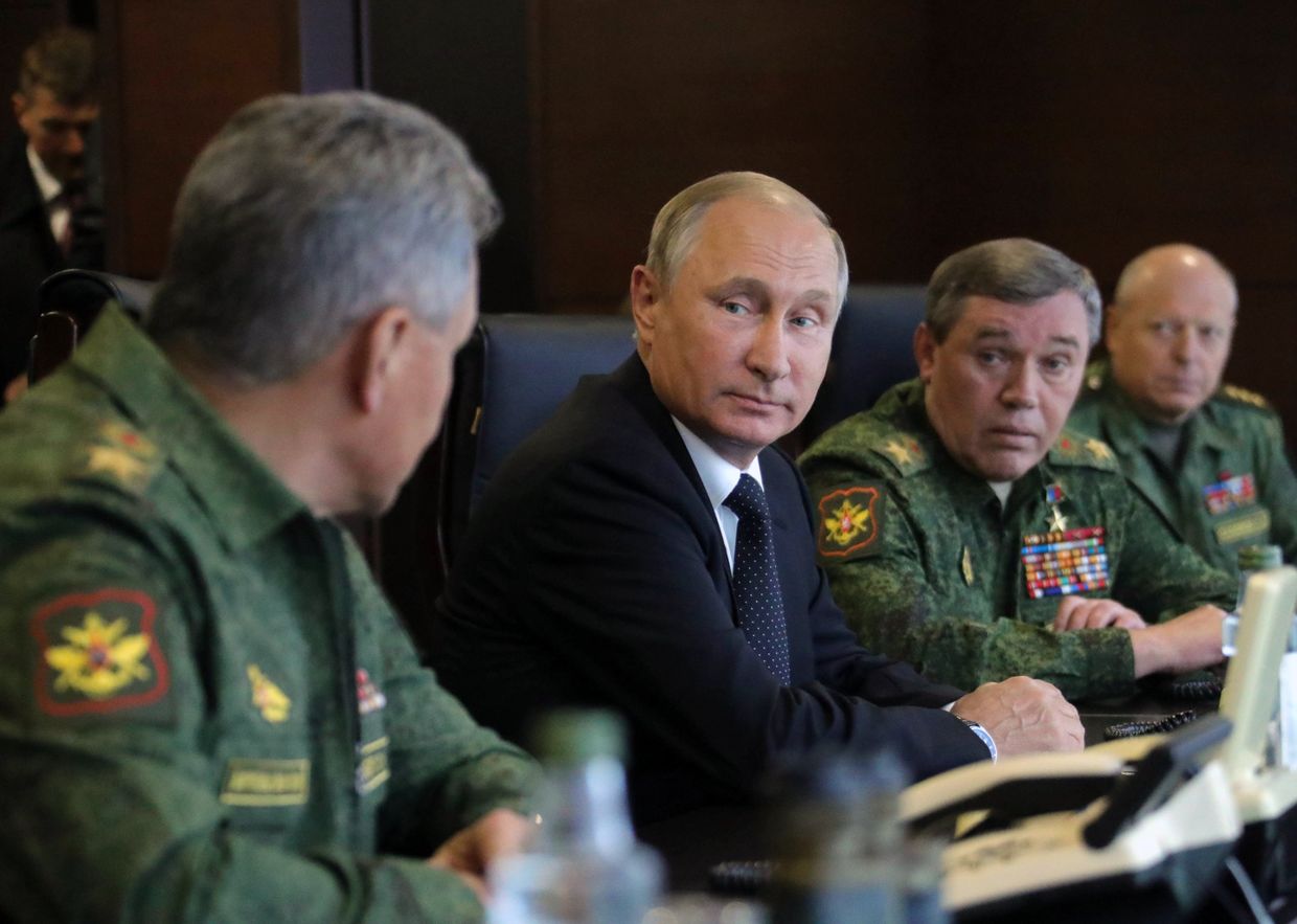 Президент РФ Владимир Путин во время инспекции действий вооружённых сил Союзного государства России и Белоруссии на учениях Запад-2017