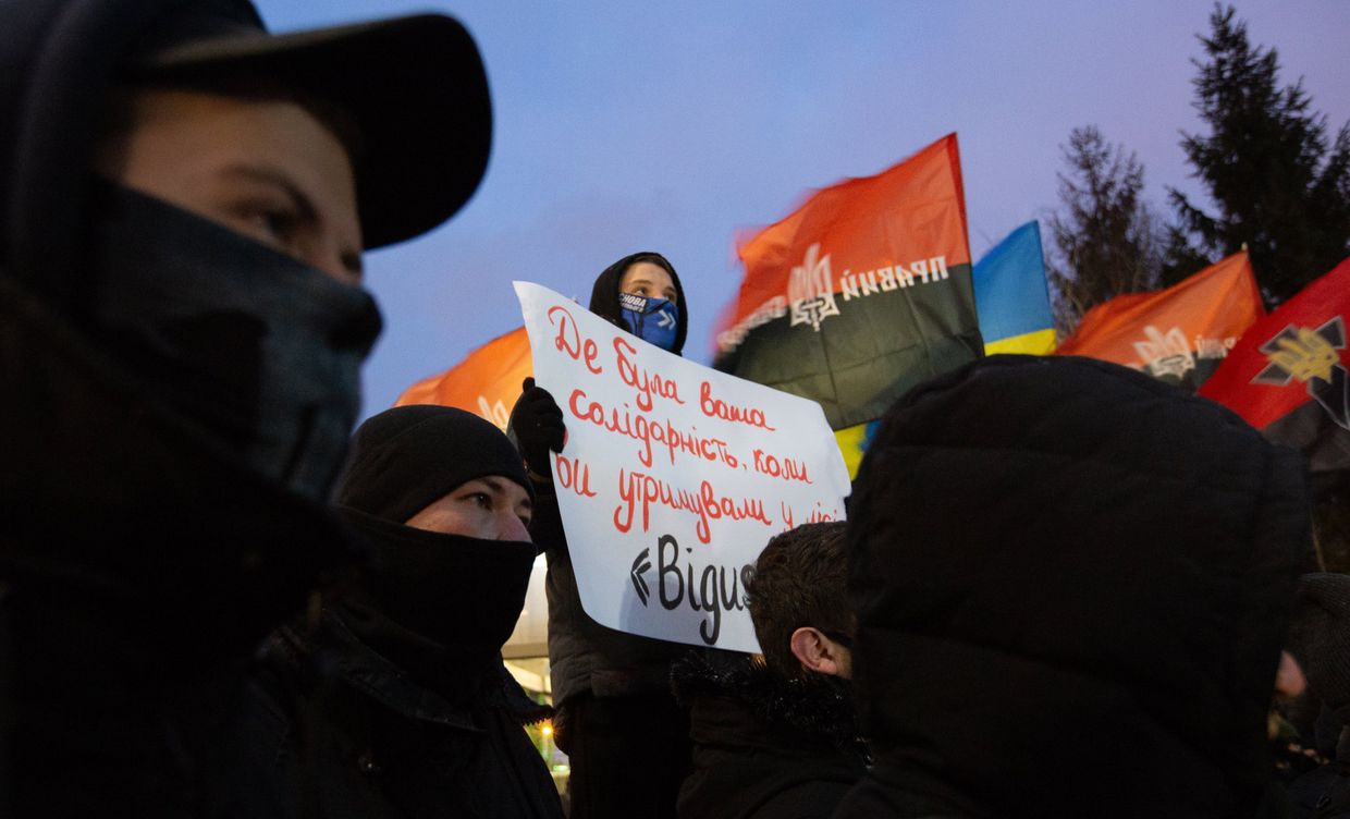 Акция националистов в Киеве в поддержку закрытия оппозиционных телеканалов