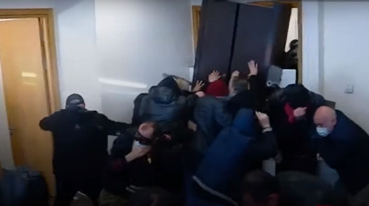Штурм и прощай, НАТО. Кризис в Грузии усугубляется