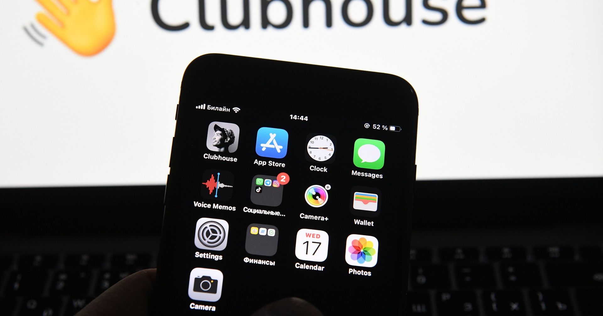 Приложение Clubhouse на экране смартфона - ИноСМИ, 1920, 06.03.2021