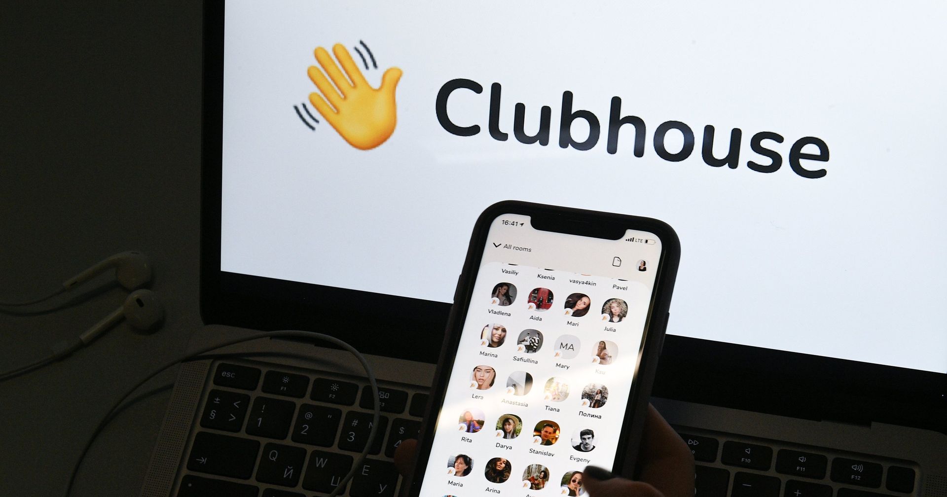 Приложение Clubhouse на экране смартфона - ИноСМИ, 1920, 27.02.2021