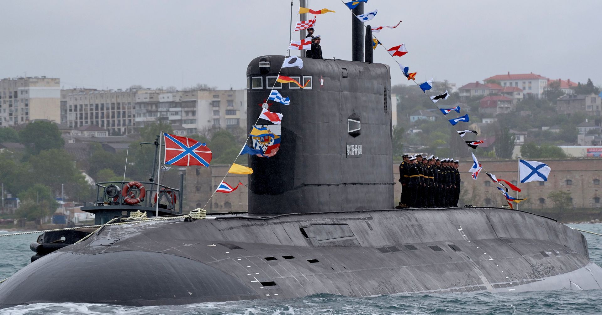 Моряки на подводной лодке Б-237 Ростов-на-Дону во время репетиции парада Победы в Севастополе - ИноСМИ, 1920, 22.03.2021