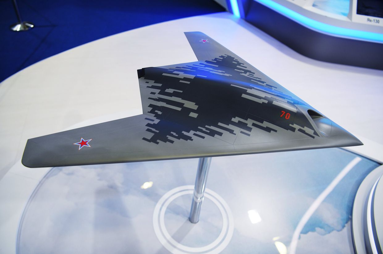 Макет беспилотного летательного аппарата С-70 Охотник