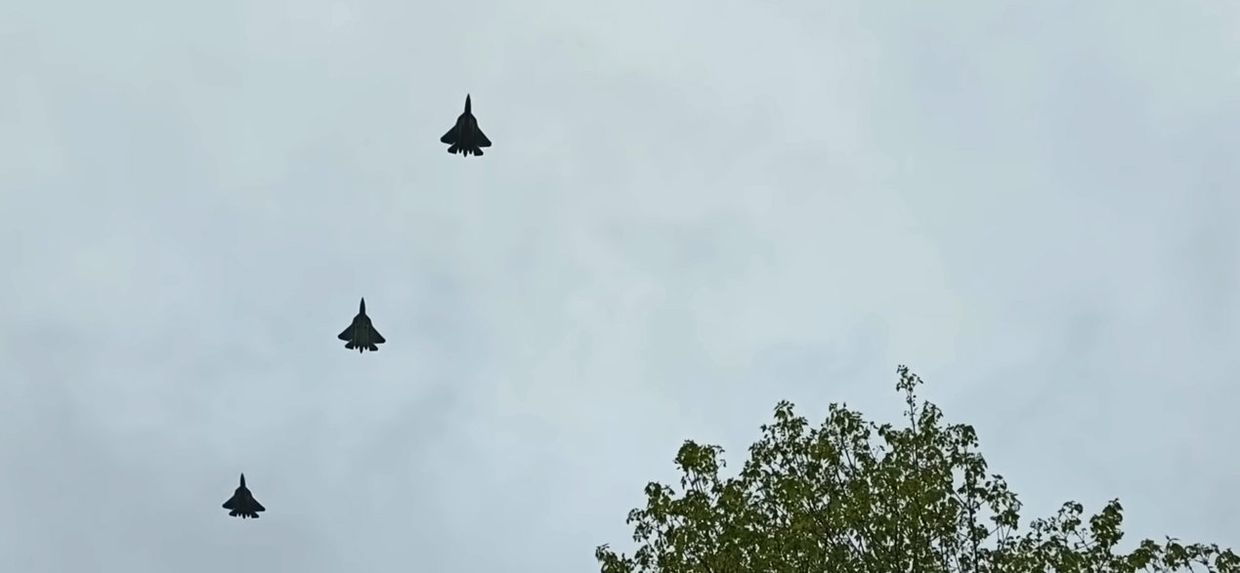 Sound of four Su-57