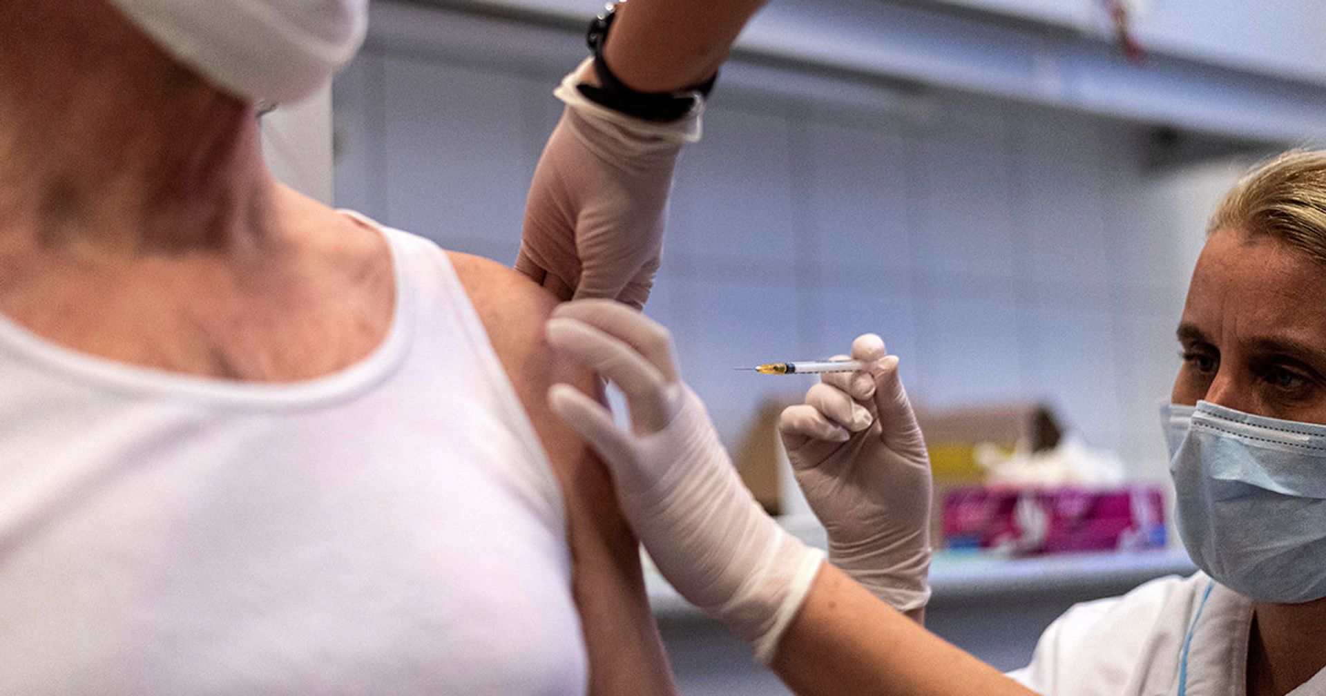 Инъекция вакцины Спутник V в Будапеште Инъекция вакцины Спутник V в Будапеште - ИноСМИ, 1920, 05.03.2021