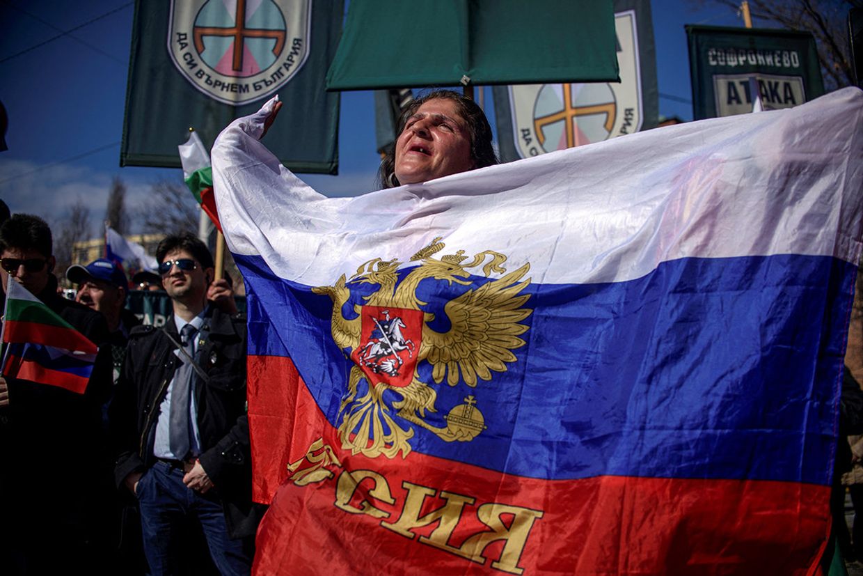Участники митинга в центре Софии, Болгария