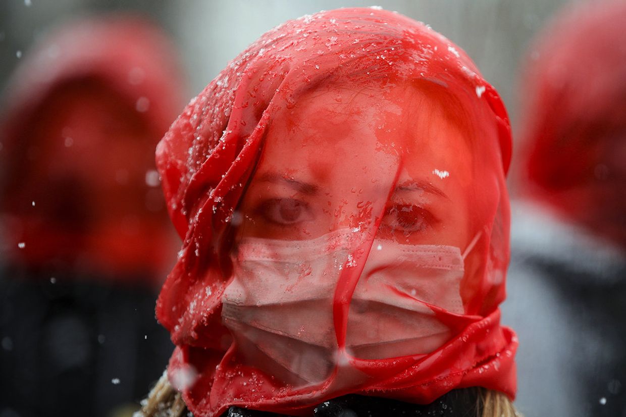 Участница акции протеста против домашнего насилия в Бухаресте