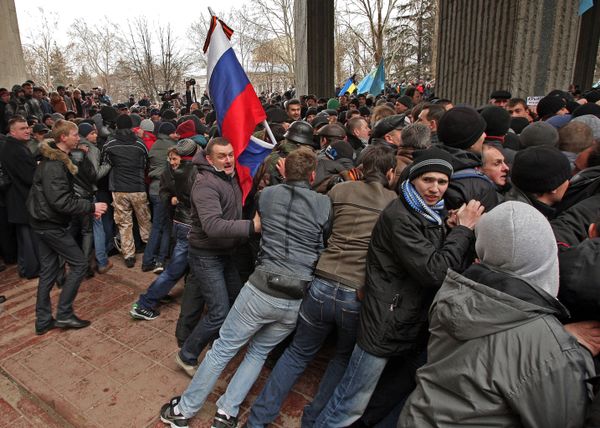 Митинги у здания Верховного совета Крыма