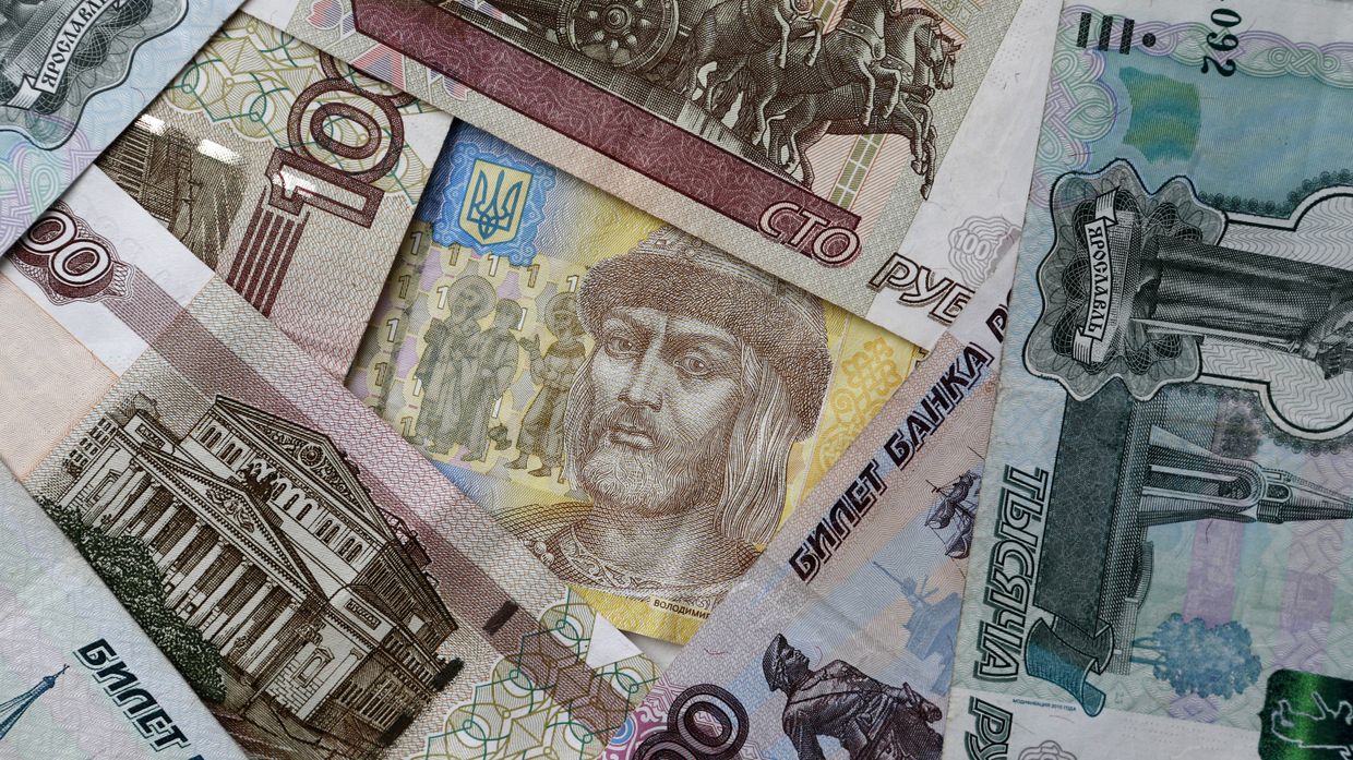 Денежные купюры и монеты России и Украины
