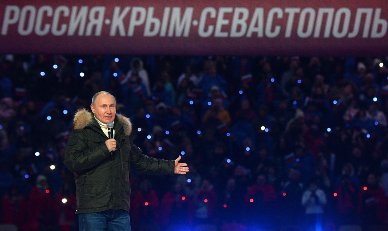 Президент РФ В. Путин посетил концерт в честь воссоединения Крыма и России