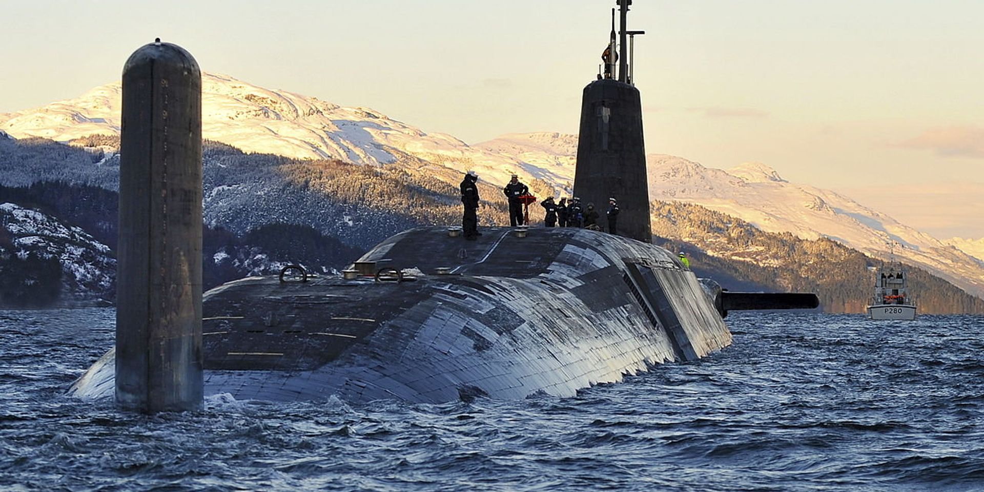Атомная подводная лодка HMS Vanguard у военно-морской базы Клайд, Шотландия Атомная подводная лодка HMS Vanguard у военно-морской базы Клайд, Шотландия - ИноСМИ, 1920, 24.03.2021