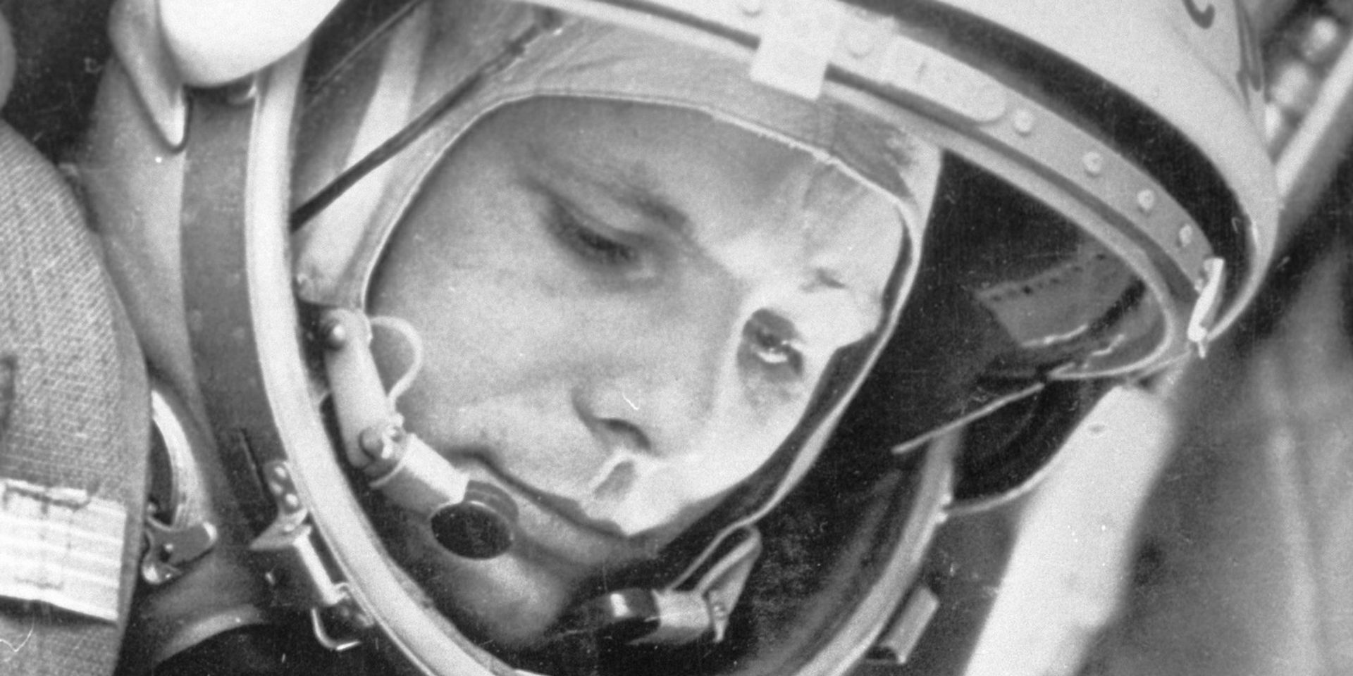 Космонавт Юрий Гагарин в кабине космического корабля Восток-1 перед стартом. - ИноСМИ, 1920, 12.04.2021