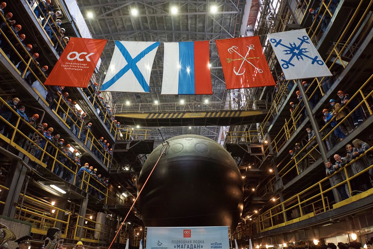 Спуск на воду подлодки Магадан для ВМФ России