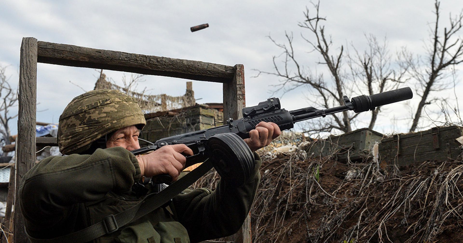 Украинский военный на линии разграничения между ДНР и Украиной - ИноСМИ, 1920, 14.04.2021