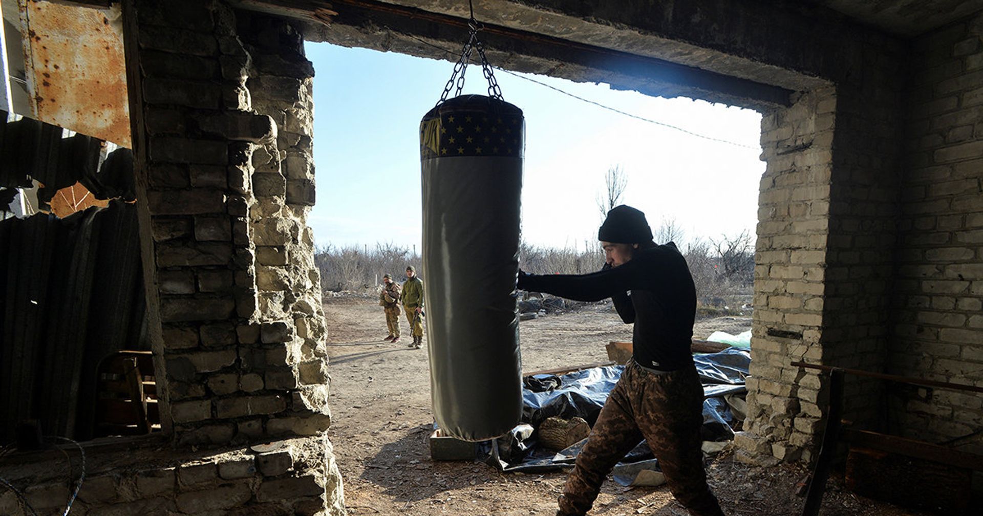 Украинский военный на линии разграничения между ДНР и Украиной - ИноСМИ, 1920, 12.04.2021