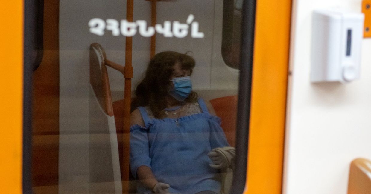 В Ереване возобновил работу общественный транспорт