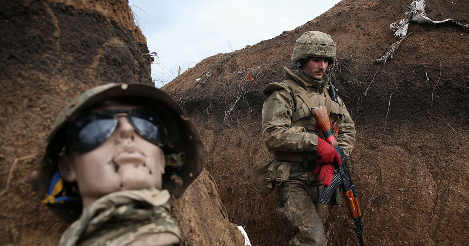 Украинский военный на линии разграничения между ЛНР и Украиной - ИноСМИ, 1920, 13.04.2021
