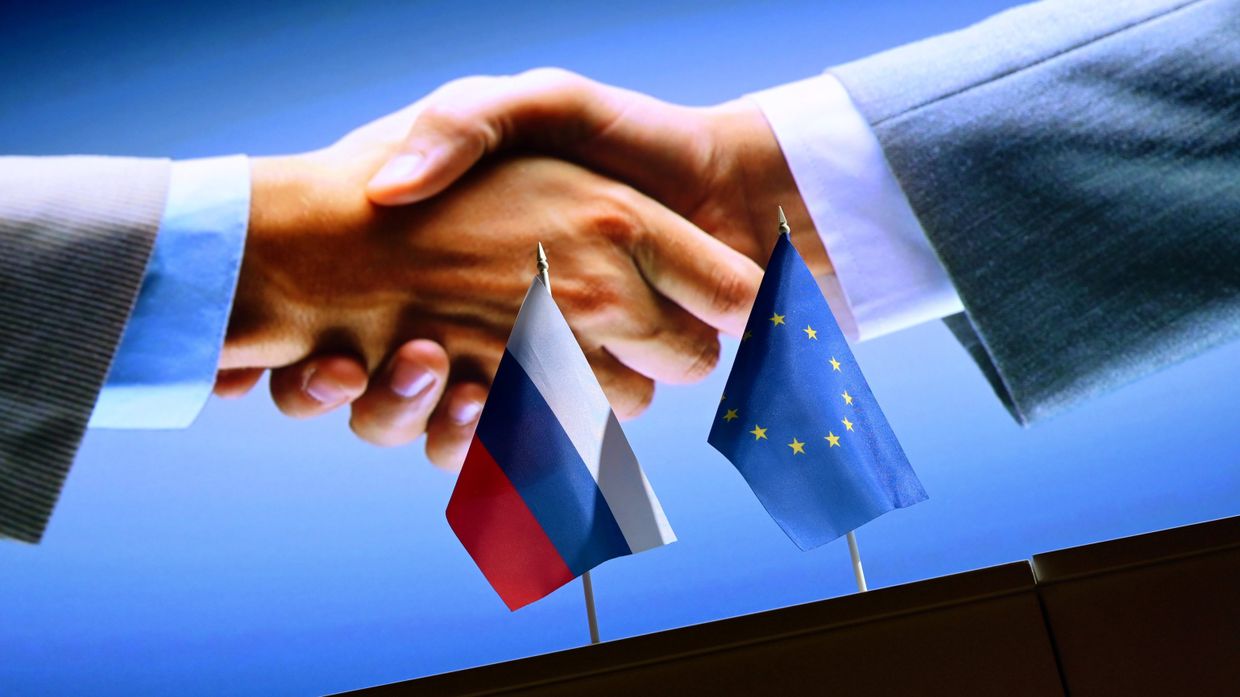Флаги России и Евросоюза
