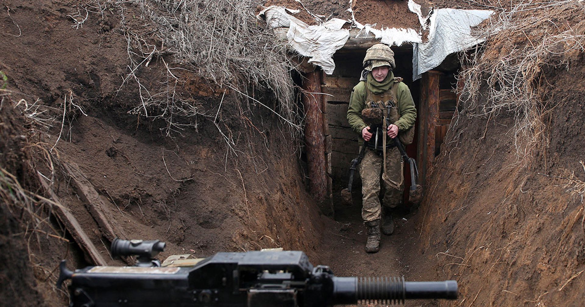 Украинский военный на линии разграничения между ДНР и Украиной - ИноСМИ, 1920, 13.04.2021