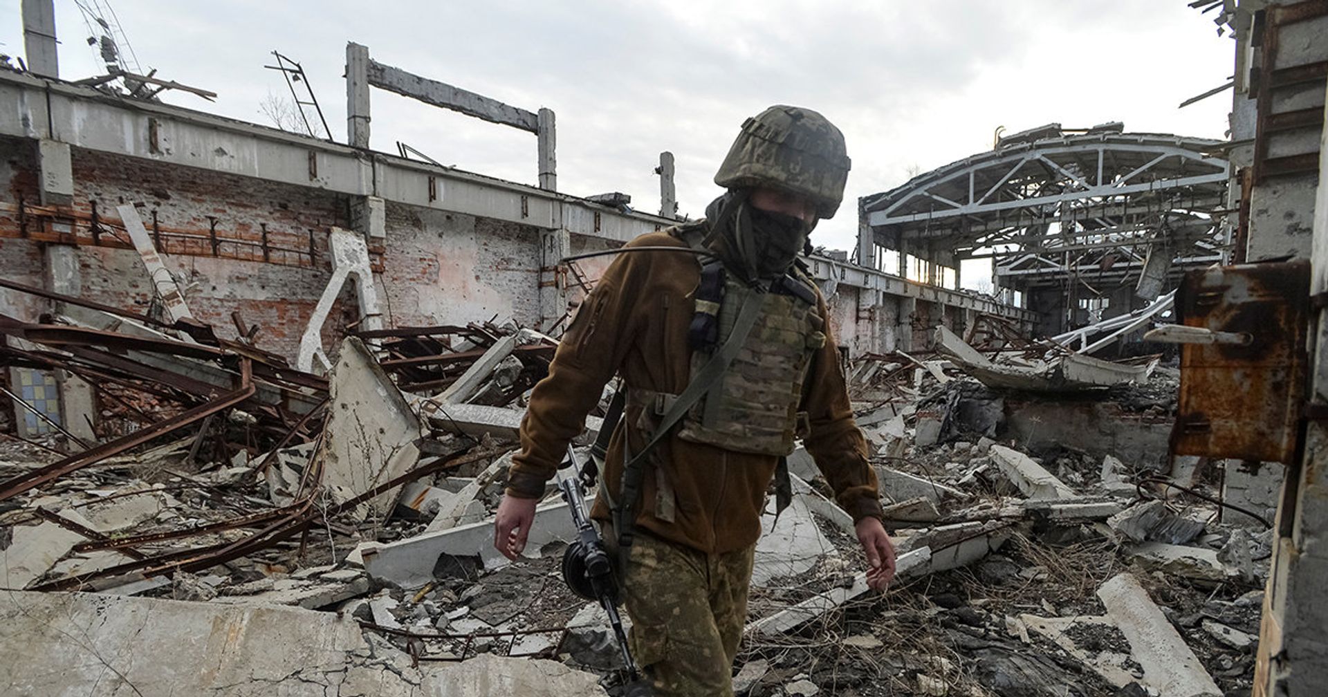 Украинский военный на линии разграничения между ДНР и Украиной под Донецком - ИноСМИ, 1920, 14.04.2021