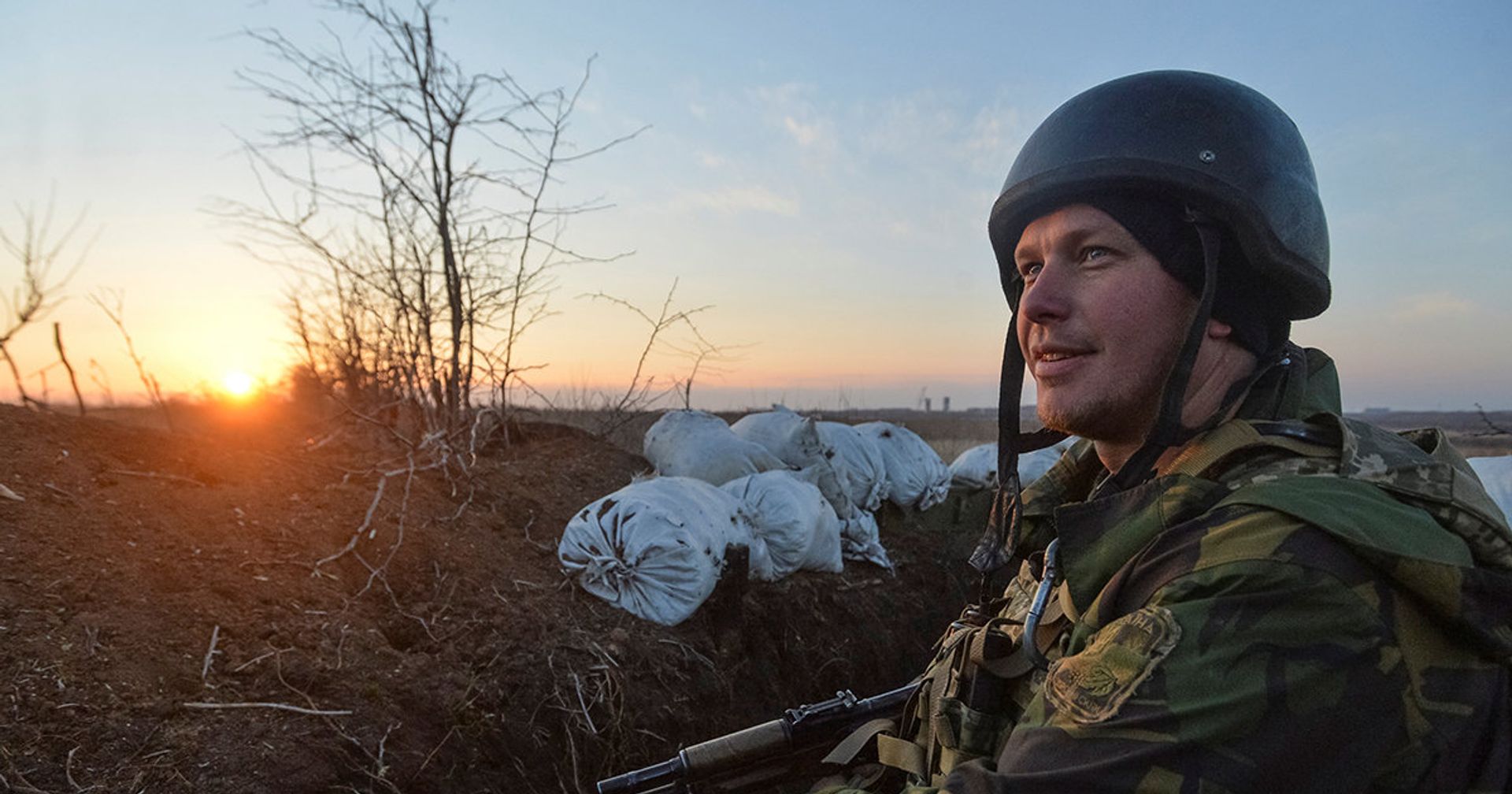 Украинский военный на линии разграничения между ДНР и Украиной Украинский военный на линии разграничения между ДНР и Украиной - ИноСМИ, 1920, 19.04.2021