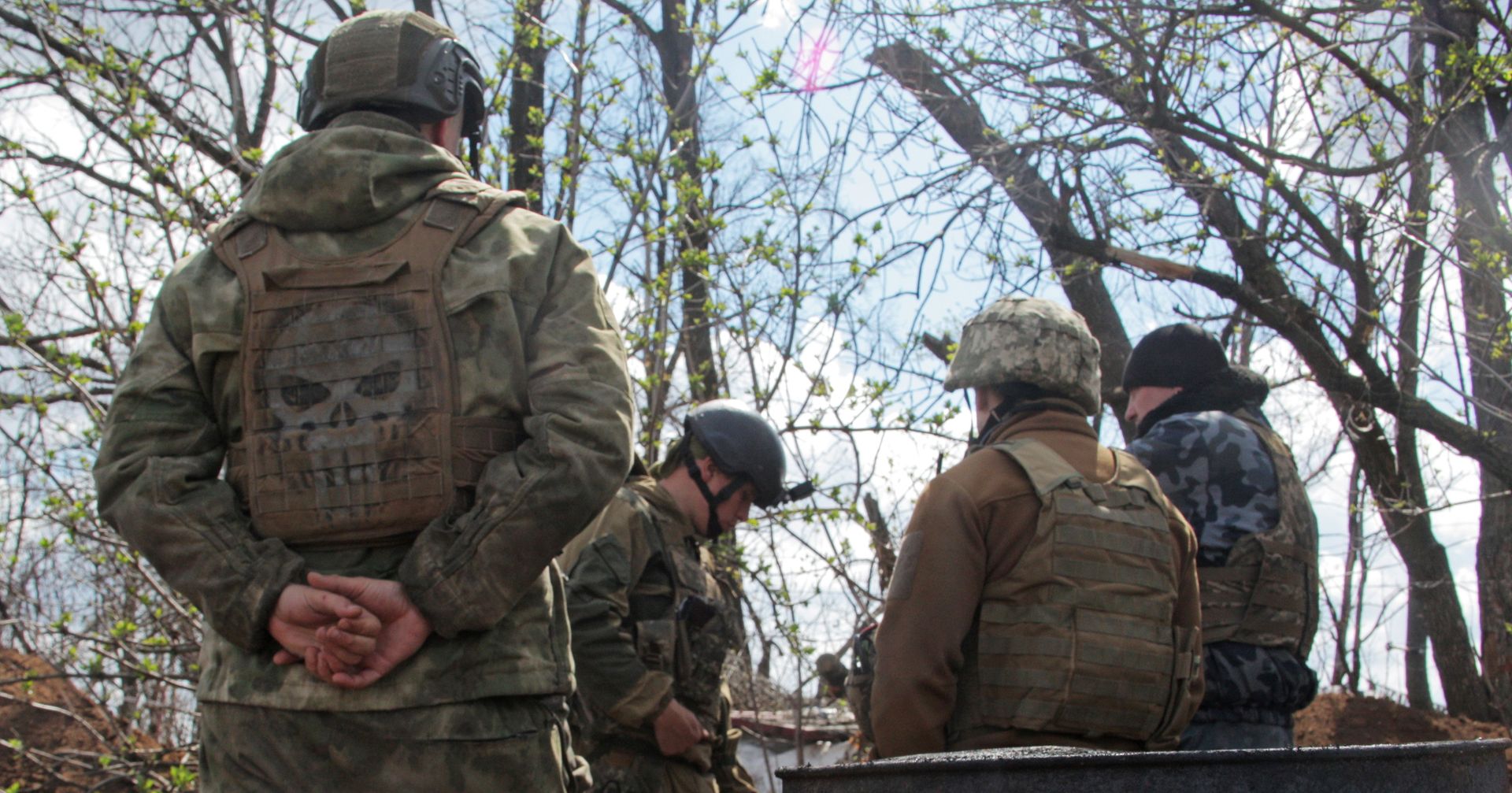 Украинские военнослужащие на линии разделения недалеко от Донецка, Восточная Украина - ИноСМИ, 1920, 05.05.2021